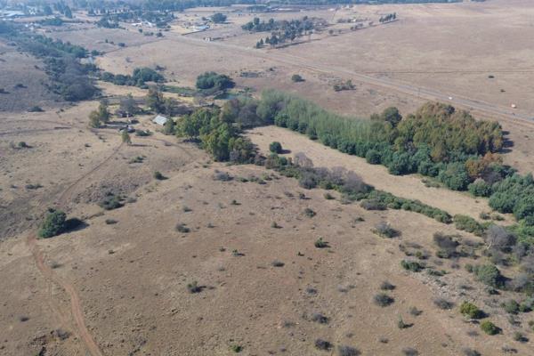 This extraordinary piece of land is ideally located next to the prestigious Sterkfontein ...