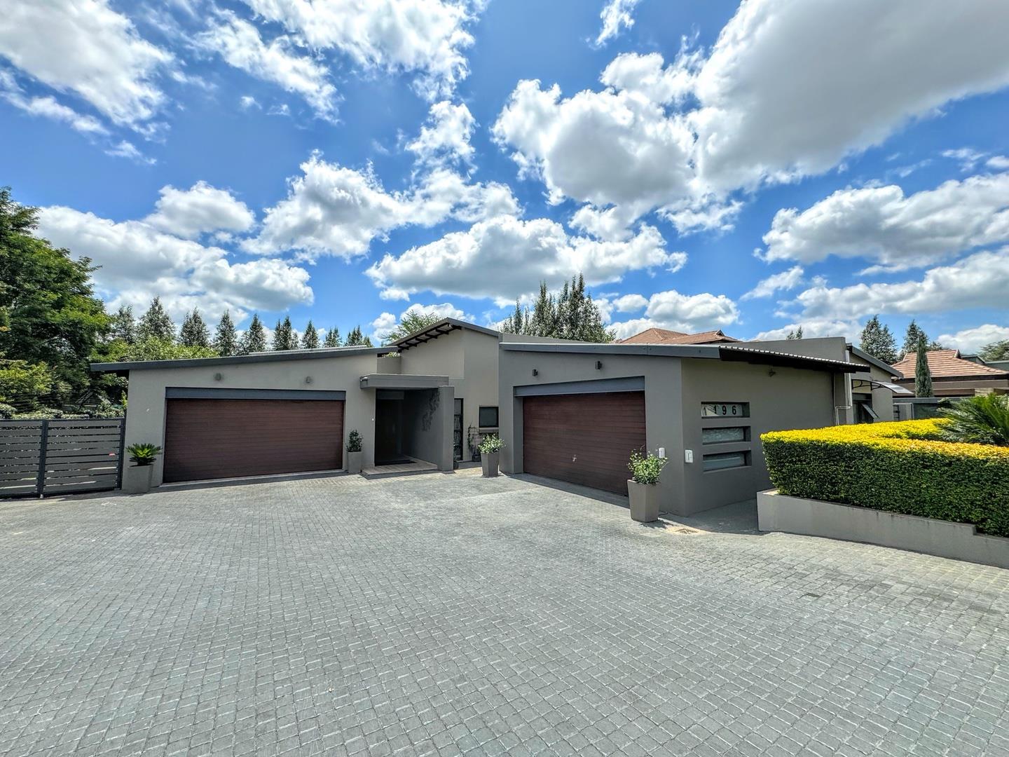 5 Bedroom House for sale in Zambezi Country Estate P24113990661