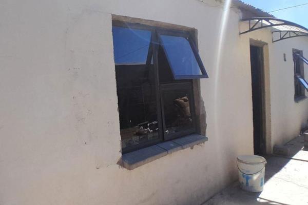 This home is situated in Ezibeleni. This is a one bedroom RDP house that needs TLC.
This ...