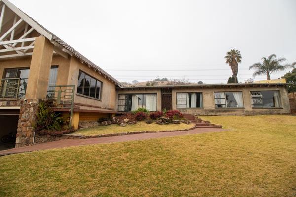 View view view! Located in the secure closure of Sunnyrock, this property is a renovator&#39;s dream, boasting four bedrooms, three ...