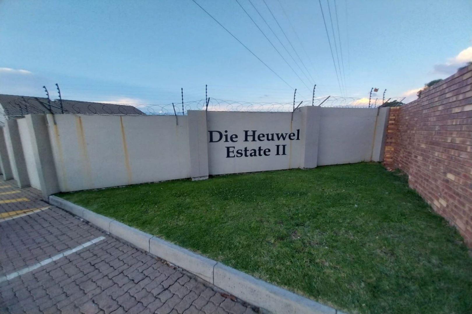 3 Bedroom Apartment / flat for sale in Die Heuwel - P24-113991249