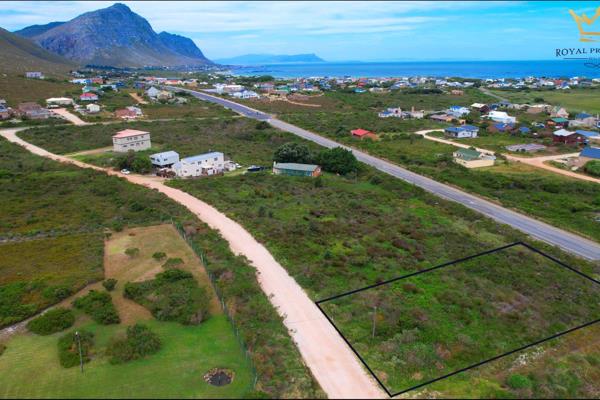 Royal Properties proudly present this ideal plot to build your dream home.

The property is located close to the mountain with ...