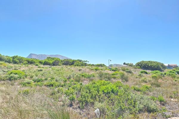 This vacant stand is 623sqm in size with a beautiful mountain view.
Groenberg is closed to Kleinbaai harbor, which is well known for ...