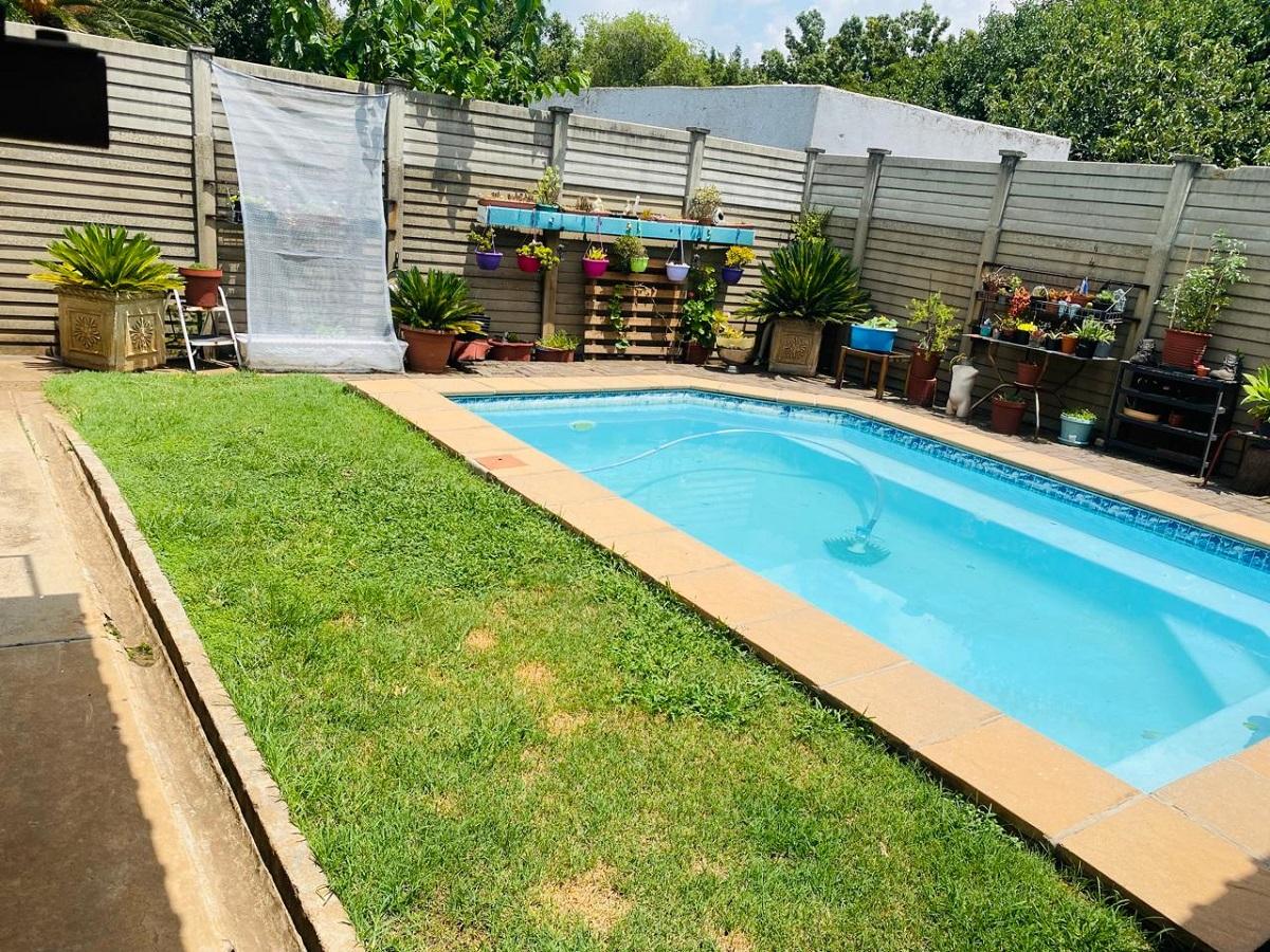 3 Bedroom House for sale in Sasolburg Central - P24-113993454