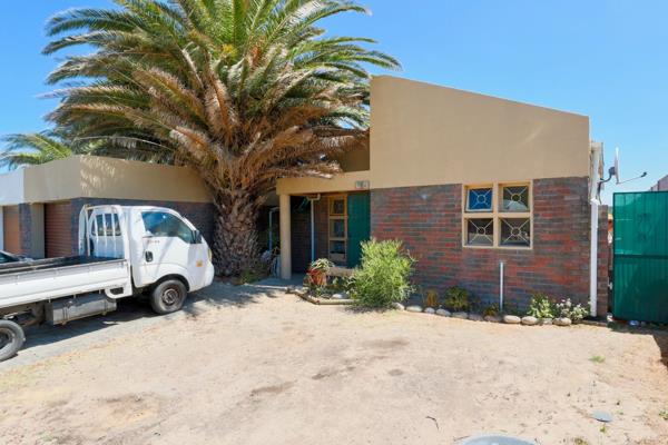 2 Bedroom House in Sea Breeze Park Gordon&#39;s Bay
Renovator&#39;s / Investor&#39;s dream...

Sirene, cozy little house situated in a ...