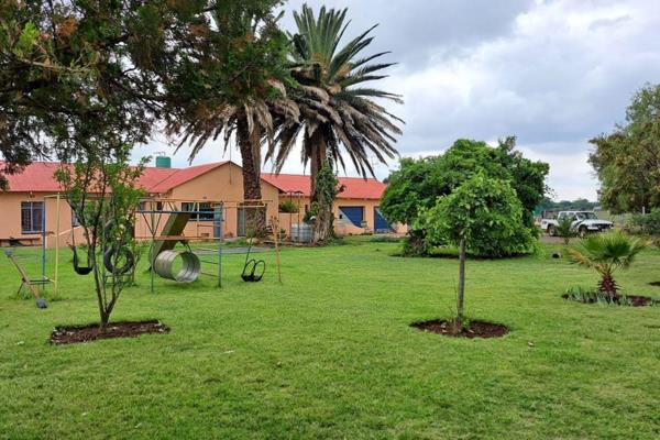 Agricultural holding that comprises of:
Two separate dwellings on one land
Main dwelling - 4 large bedrooms with built-in ropes, 2 full ...