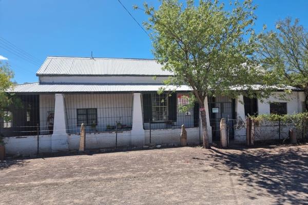 Welcome to the tranquillity of the Karoo.
This property on a generous sized corner plot is awaiting new owners. The home offers 4 ...