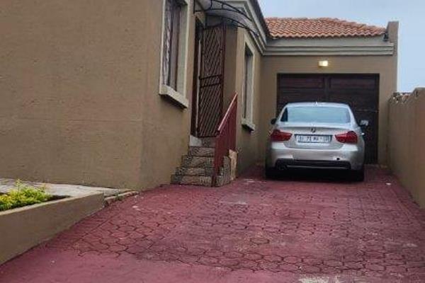 We very proud to present this property in Pretoria west.

Lotus gardens.
3 bedroom ...