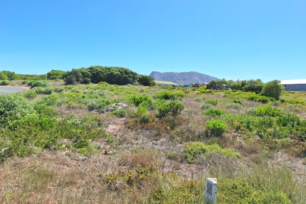 This vacant stand is 601 sqm in size with a beautiful mountain view.
Groenberg is close to Kleinbaai harbor, which is well known for ...