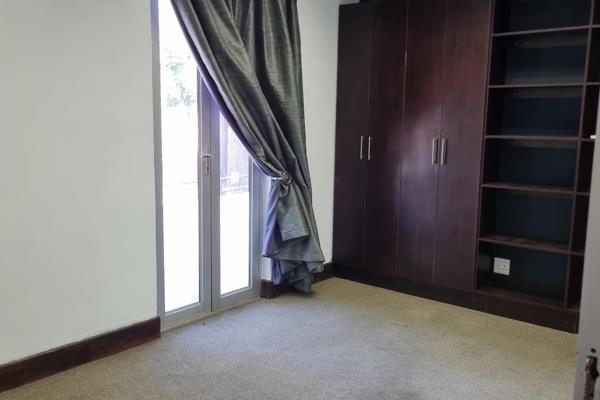 Property in Langenhoven park, Bloemfontein
Open Plan
1 office 
Shared toilets and kitchen