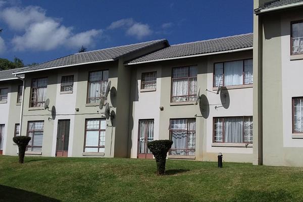 This upstairs unit situated in a well maintained complex close to amenities, Jhb Rd, Lyndhurst Primary School, Lyndhurst Spar consists ...