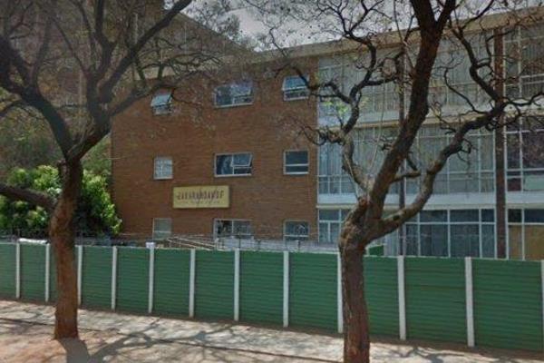 Insolvent 1,5 Bedroom Apartment for sale in SS Jakarandahof, PRETORIA NORTH.
-
This ...