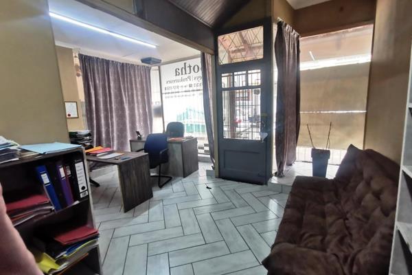 A blank canvas ! Perfect for student rooms! 

Sought after location in main road - cbd ...