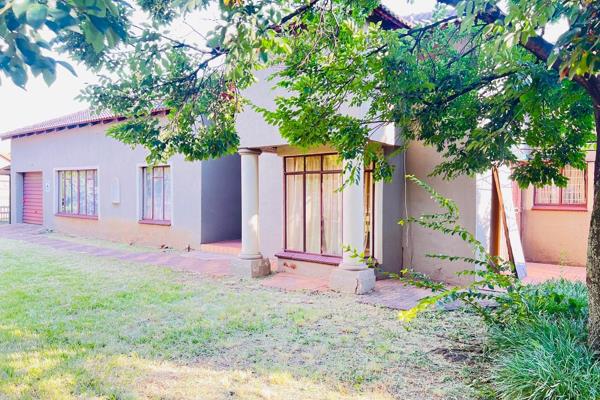 A three bedroom house in RiamaPark, Bronkhorstspruit.

This house features a kitchen with spacious counter tops, build in cupboards ...