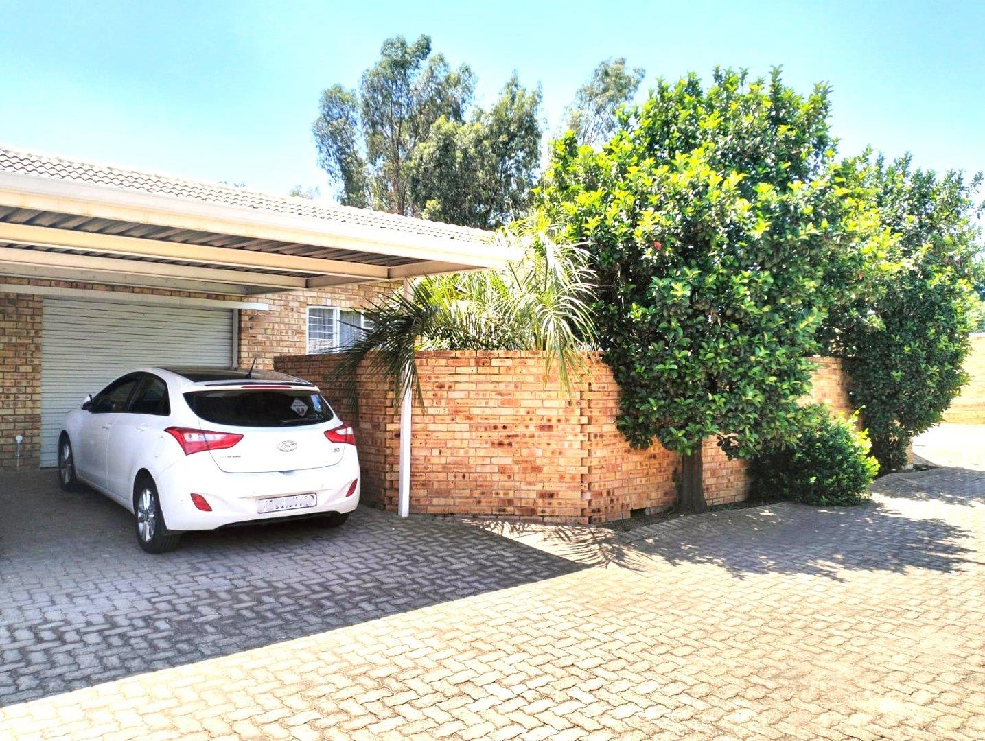 2 Bedroom Apartment / flat for sale in Cloverdene P24114005419