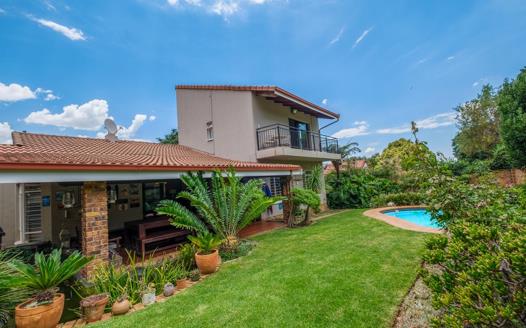 3 Bedroom House for sale in Weltevreden Park