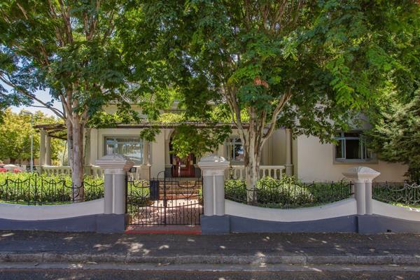 Welcome to this magnificent property nestled in the heart of Paarl, boasting a rich history dating back to the early 1900s. This grand ...