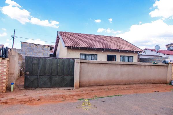 Well sized  family home in a quiet and chilled side of Ililiba. the Main  house offers 2 bedroom 1 bathroom with a tub , open plan ...