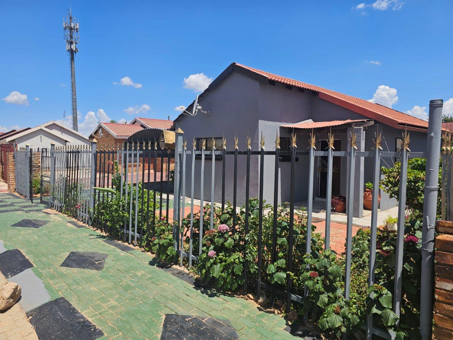 3 Bedroom House for sale in Mmabatho P24114009400