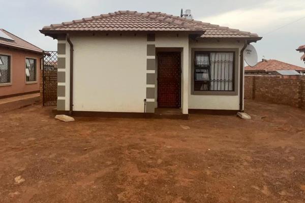 Stunning Family Home!
A neat house which consist of 2 bedrooms ,a bathroom ,spacious living room and and a kitchen with build-in sink ...