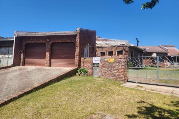 A stunning family home a must see! 
Main entrance with fantastic glass cabinet shelf ...