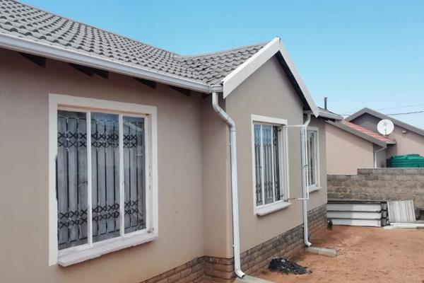 This is a very neat three bedroom house, with double bathroom. Open plan kitchen with beautiful modern cupboards. A living area. It has ...