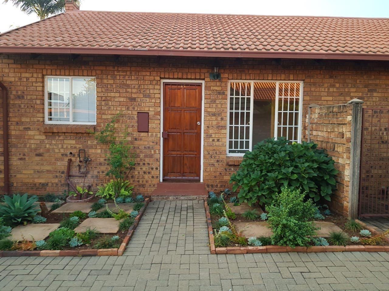 2 Bedroom Townhouse for sale in Pierre Van Ryneveld P24114014195