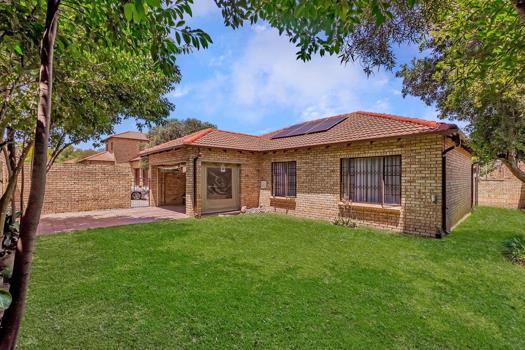 3 Bedroom Townhouse for sale in Randpark Ridge