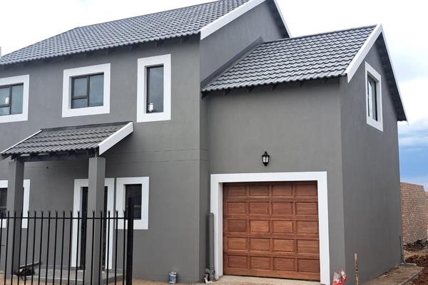 No Transfer Fees !! This Modern Big Double Storey house Features : 3 Spacious Bedrooms + 2.5 Bathrooms + 2 Separate living areas + ...