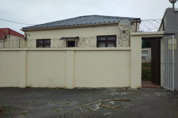 A well maintained 4 bedroomed student accommodation for sale. The property has a tidy ...