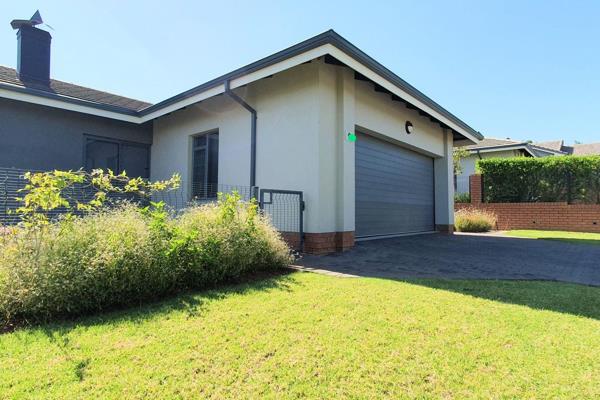 Waterkloof Marina Retirement Estate

Three bedrooms with built in cupboards
Two bathrooms
The main bedroom&#39;s bathroom is en-suite ...