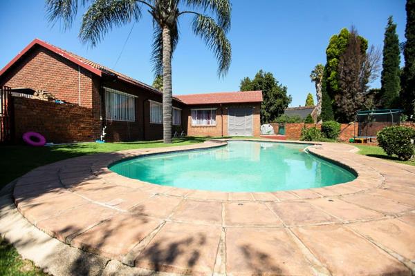 Situated within walking distance  to Cambridge school and a short drive to Highveld 
mall this family home is very well situated ...