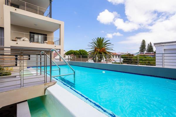 This luxury flat is located in Hermanus CBD Hermanus, within walking distance of ...