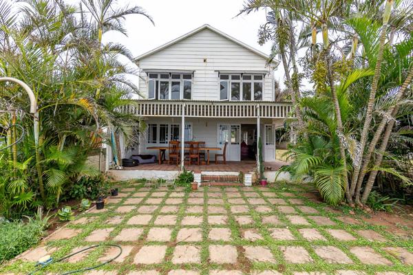 Incredible, breathtaking sea views are offered by this property. It features a very
spacious kitchen, lounge, and dining room, making ...