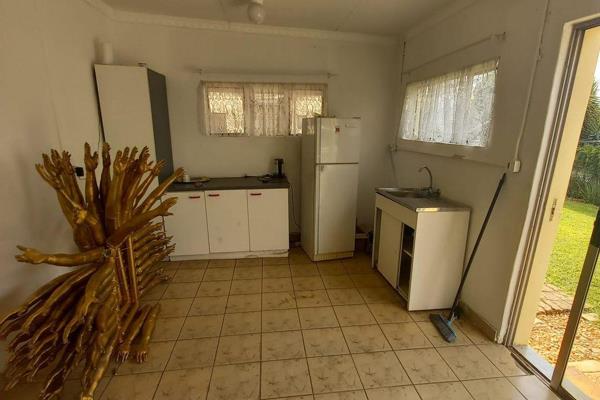 The property offers the following 

- 1 Bedroom 
- 1 Full Bathroom (Shower and Bath)
- Fully furnished kitchen and dining area

- ...