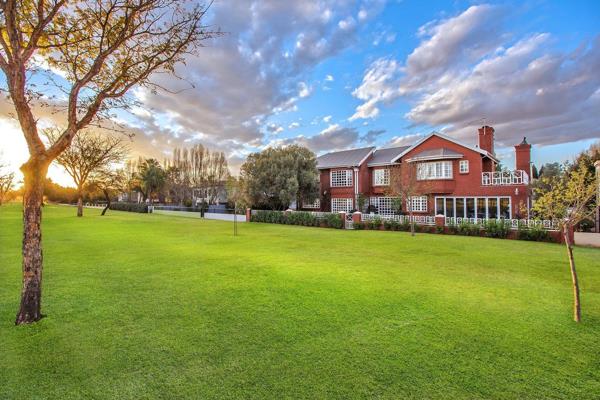 Exclusive mandate. Perfectly positioned on the golf course with engaging and uninterrupted views of the fairways. An immaculate English ...