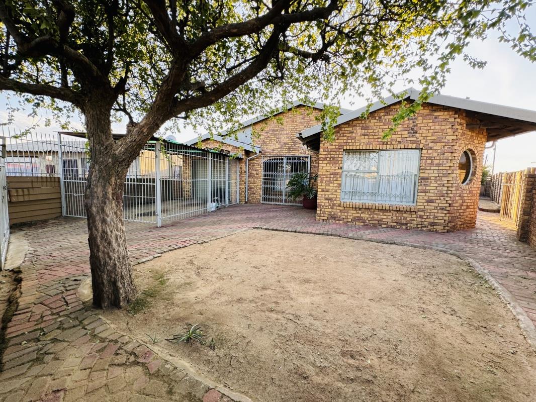 5 Bedroom House for sale in Daveyton - P24-114022469