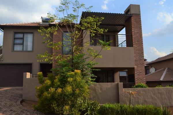 3 Bedroom double story townhouse within Ruimsig Country Estate

Immaculate double story cluster for sale in the heart of Ruimsig.  ...