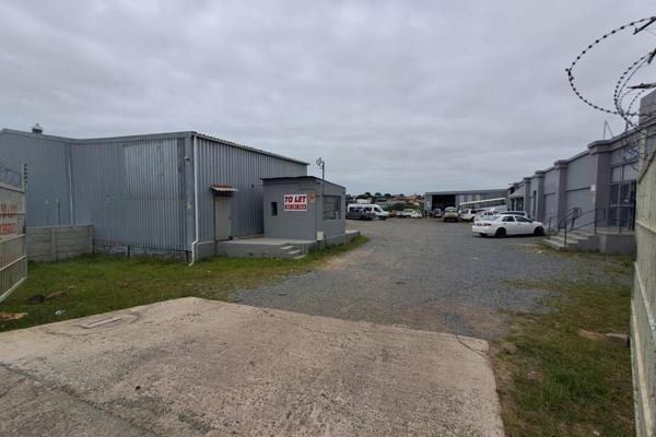 Warehouse available in a small industrial complex in Braelyn.
The site has plenty of parking space and a camera surveilance system ...