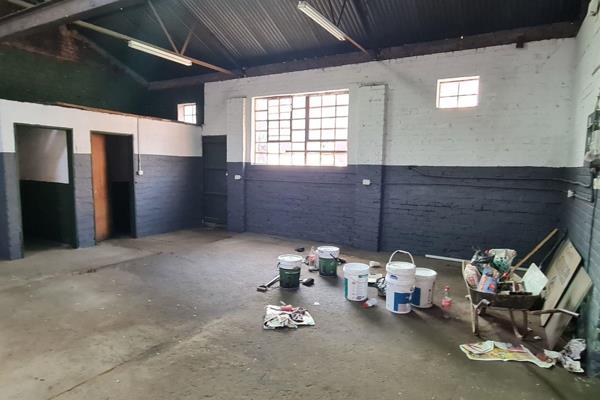 Workshop with 2 offices and store room to let in Vulcania

This workshop offers 167sqm floor space with 2x offices and a ...