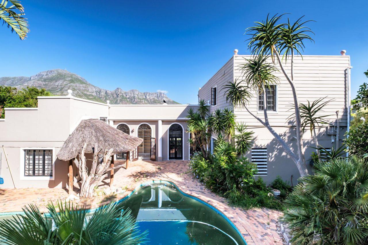 4 Bedroom House for sale in Hout Bay Beachfront - P24-114029024