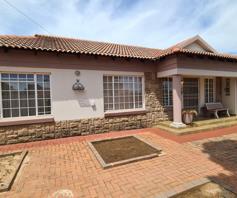 Townhouse for sale in Meiringspark Ext 5