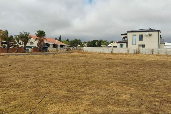 Discover the perfect canvas for your dream home on this expansive 905 square meter non-serviced plot located in the picturesque town of ...