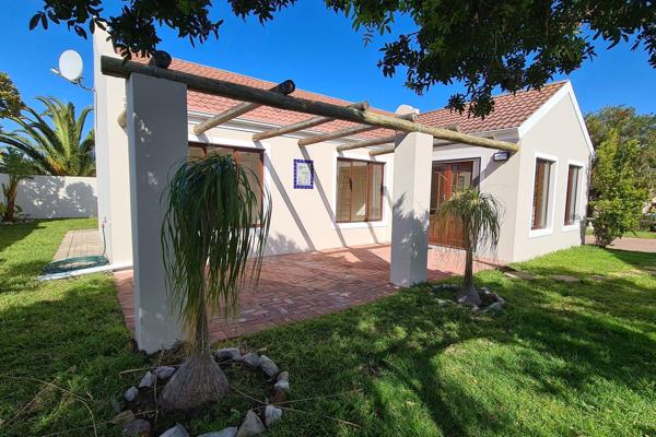 Charming and sunny home in a secure complex in Sandbaai. Modern kitchen, spacious living areas, and tranquil outdoor space. Enjoy ...