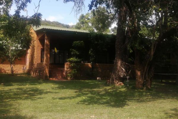 Beautiful 21 HA Bushveld Farm between the mountains about 10KM out of Modimolle! 2 Sides Game fenced other 2 sides cattle fenced. A ...