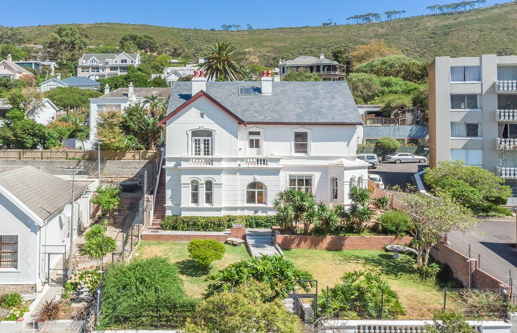 4 Bedroom House for sale in Tamboerskloof P24114032437