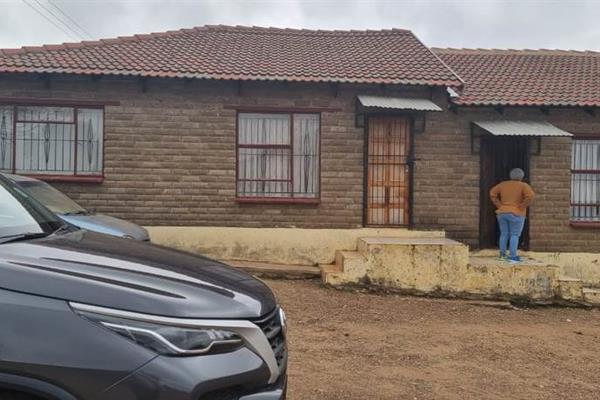 Two bedroom house to let in Sandvlakte Zeerust 
Lovely home to rent, close to Zeerust ...