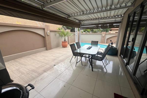 Modern townhouse on Emfuleni Golf Estate.
Beautiful and spacious 3 bedrooms, 2 bathrooms, open living areas onto patio with built in ...