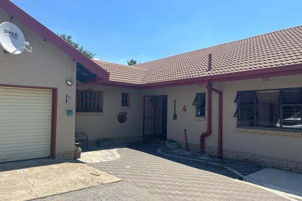 Stunning 4 Bedroom family home situated in Standerton.

Welcome to this stunning property open plan layout with stylish modern ...