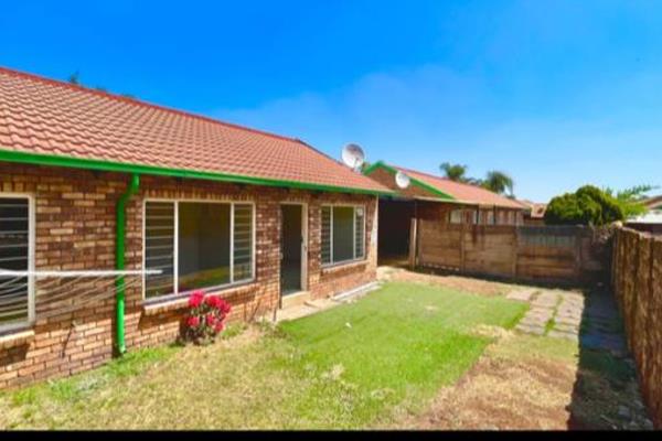 We are proud to present you this property in The Orchards. Located in a wonderful and child friendly complex.

The complex also has a ...